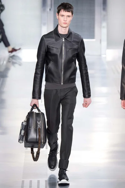 Look 29